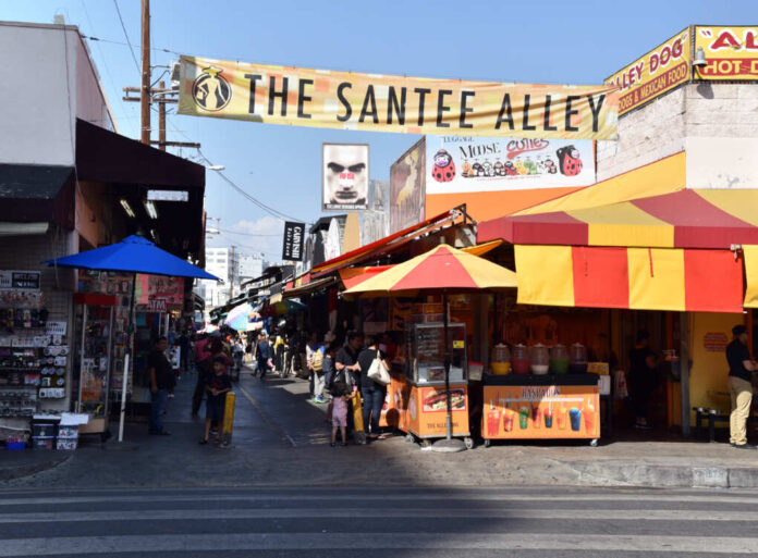 Los,Angeles,,Ca/usa,-,June,19,,2017:,Shoppers,And,Vendors
