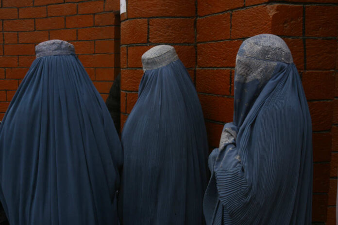 Kabul,afghanistan/afghanistan-23.03.2009:,Women,Wear,Burqas,In,Their,Daily,Lives,In,Afghanistan.