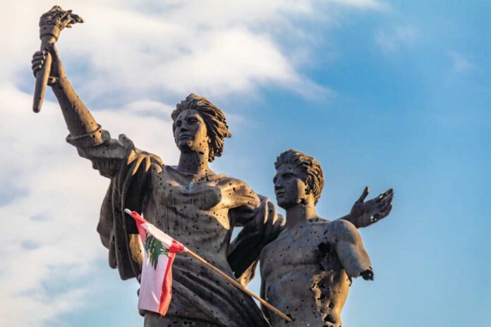 Beirut,,Lebanon,12-25-2018:,Martyrs',Statue,In,Downtown,Beirut