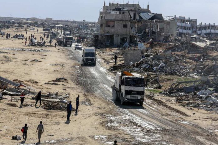 Palestinian,Trucks,Loaded,With,Humanitarian,Aid,Cross,Through,The,Karem