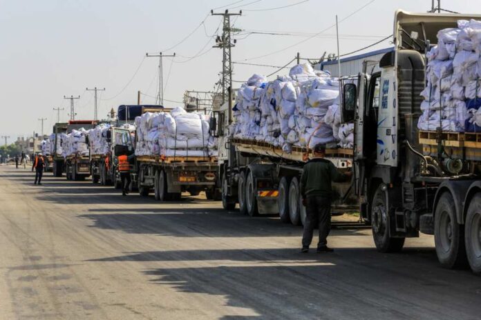Palestinian,Trucks,Loaded,With,Humanitarian,Aid,Cross,Through,The,Karem