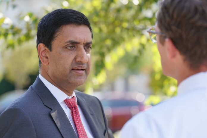 Washington,,Dc,,September,27,,2021:,Rep.,Ro,Khanna,(d-ca) Two professionals engaged in a conversation outdoors