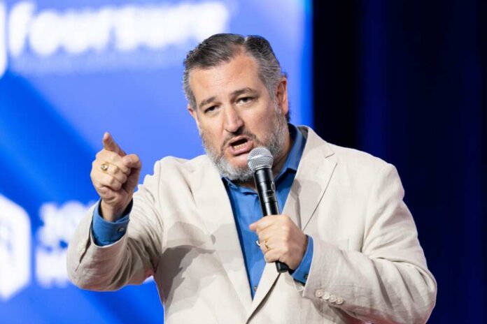 Dallas,,Tx,-,August,5,,2022:,Senator,Ted,Cruz,Speaks A man in a light suit passionately speaking into a microphone at a conference