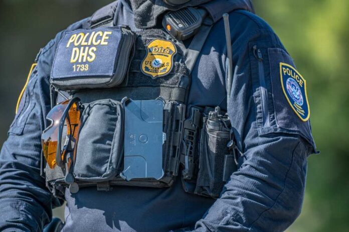 Broadview,,Illinois,,Usa,-,09-26-2025,Protest,At,The,Ice,Processing Police officer in tactical vest with equipment and radio
