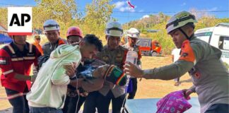 Indonesia earthquake survivors evacuated by helicopter as thousands await aid