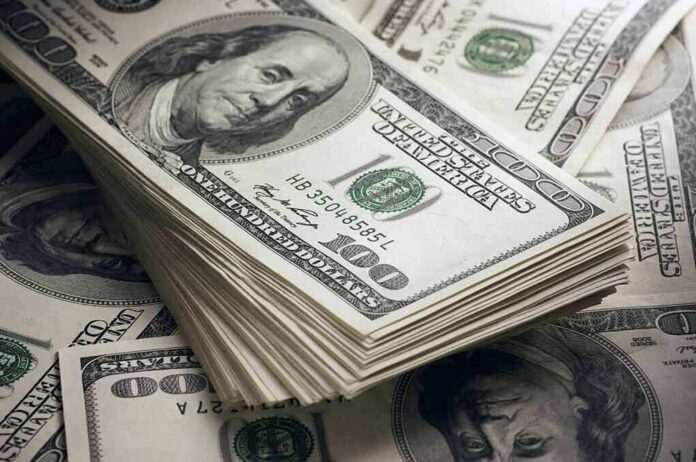 shutterstock_128896511 Stack of US 100 dollar bills