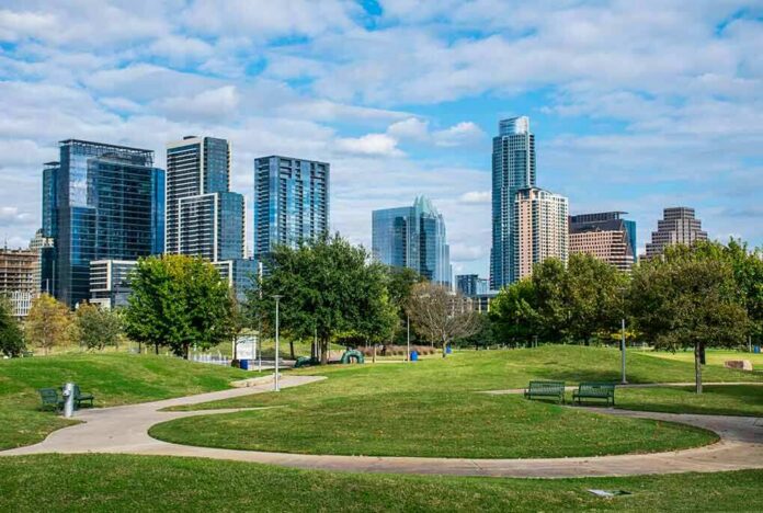 shutterstock_765557815 City skyline behind a green urban park